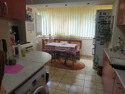 Chirie! Apartament 3 camere cu boxa si garaj, zona Piata Mare , etaj 2