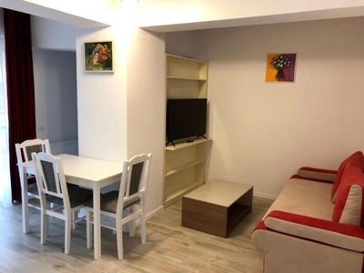 De inchiriat Apartament 2 camere situat Ultracentral. Pret inchiriere : 330 Euro/luna.