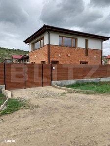 Casa de tip duplex, 6 camere, teren 460mp, garaj, zona Tiglari