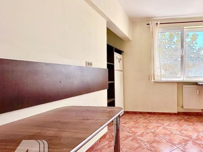 Apartament 2 camere ,Podgoria, 65 mp, et. 4/4 , renovat si mobilat-58500 euro