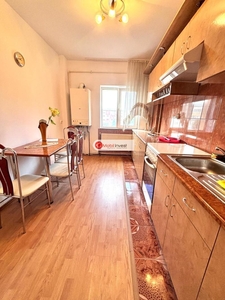 Apartament 3 camere, 2 bai, etaj intermediar, zona Cetate-Mercur