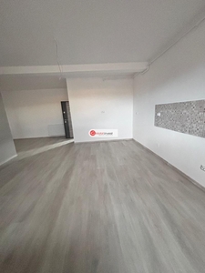 Apartament 3 camere, etaj 3, bloc nou ! zona Centru