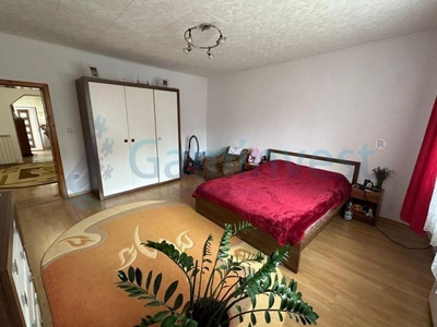 Casa cu 5 camere, singur in curte, zona Decebal, Oradea, Bihor