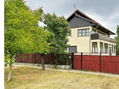 Casa in Sagu jud Arad teren 1000 mp cu gradina 103000 euro Pret Redus !!!