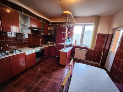 De vanzare Apartament 4 camere, zona Caroline. Pret vanzare: 140000 Euro