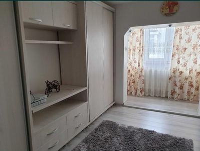 De vanzare apartament cu 2 camere decomandat, zona Bucovina