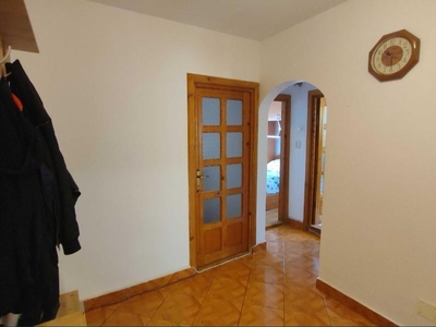 De vanzare apartament cu 3 camere decomandat