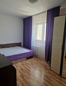 De vanzare apartament cu 3 camere decomandat, zona Gradinita 19