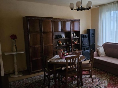 De vanzare Casa individuala, zona Centru. Pret vanzare: 110000 Euro.