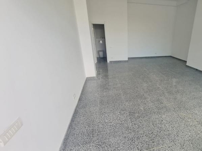 Spatiu comercial Fratii Golesti, parter, bloc nou, loc de parcare