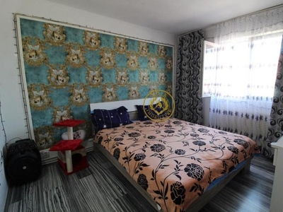 Vand apartament 2 camere in Hunedoara, zona Penny-str.Pinilor, et.1