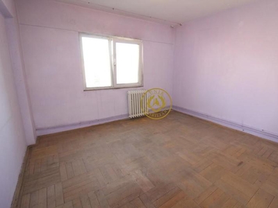 Vand apartament 4 camere in Hunedoara, zona M5/1-str.Bucegi, et.3