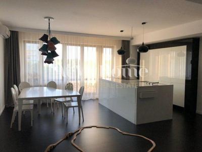 Apartament Superb cu 3 camere, complet mobilat si utilat, 2 parcari subterane