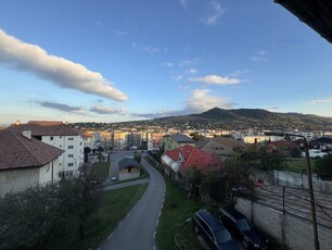 Apartament cu 3 camere calduros, decomandat, 72mp, cu beci si view panoramic