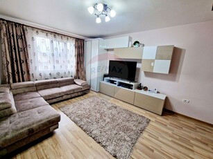 Apartament cu 3 camere de vânzare în zona Calea Romanului