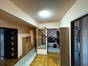 Apartament cu 3 camere in zona centrala