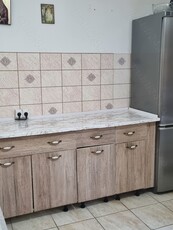 Inchiriez apartament 2 camere , doar bucătăria mobilata