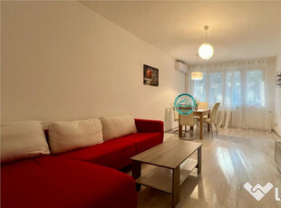 Inchiriez apartament cu 3 camere la 5 min de UMF, etaj 3, bl