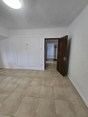 Inchiriez apartament