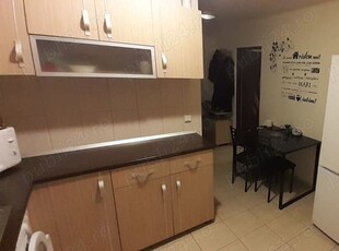 Ofer spre închiriere un apartament la etajul 5