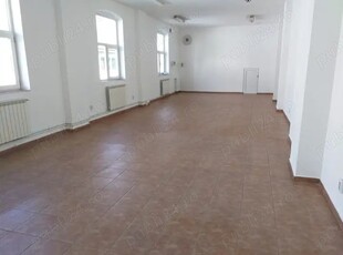 Spatiu comercial in zona Balcescu in apropiere de Universitate - 550 euro