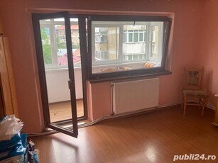 vand apartament 2 camere Comanesti / Bacau