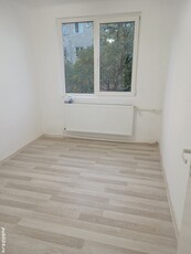 Vând apartament cu trei camere