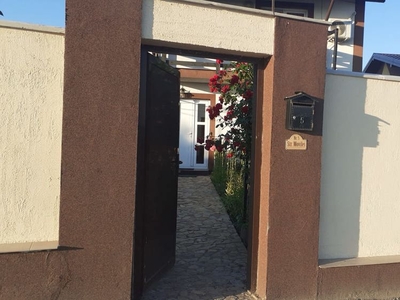 Casă / Vilă cu 4 camere + garaj + terasa acoperita + zona barbeque in Horpaz IASI