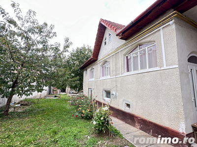 Casa noua la rosu + casa veche, 250mp utili + 1000mp curte in Saliste