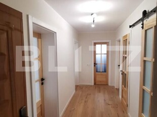 Apartament de 4 camere semidecomandat, etaj intermediar, zona Pod Calvaria