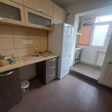 De vanzare apartament 2 camere fix pe centru etajul 1 mobilat