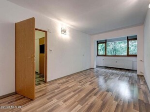 Inchiriere apartament 3 camere vis a vis de Park Lake.