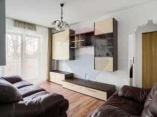 Apartament cu 4 camere de vânzare în zona Lebada