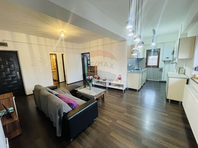 Apartament 3 camere vanzare in bloc de apartamente Bihor, Paleu