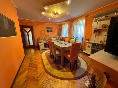 Apartament 5 camere vanzare in casă vilă Sibiu, Central