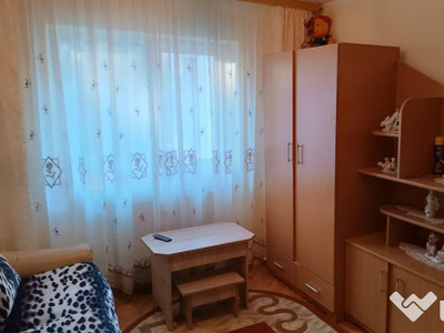 Apartament cu 3 camere semidecomandate Zona George Enescu