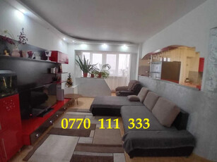 - Apartament 3 cam. confort 1 decomandat