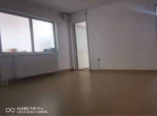 Apartament 3 camere de inchiriat zona Salvare, NEMOBILAT, CENTRALA GAZ