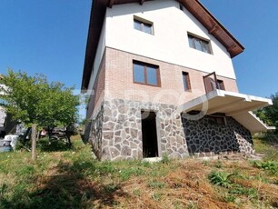 Casa noua de vanzare 780 mp teren garaj pivnita in Daia Sibiu