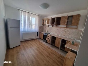 Apartament cu 3 camere, decomandat - zona Tractorul