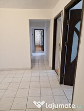 Proprietar, inchiriez apartament 3 camere, CT, etaj 1, curat, 1 Mai