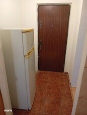 Vand apartament 3 camere+loc de parcare ,direct propietar