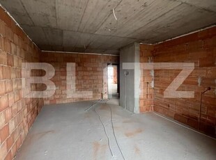 Apartament 3 camere, etaj intermediar, zona Vivo