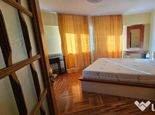 Apartament 3 camere INDEPENDENTEI UMF