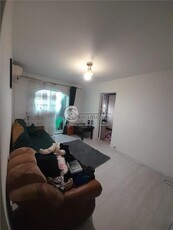 Apartament cu 2 camere si balcon, nedecomandat, in Alexandru Cel Bun - 75000 euro