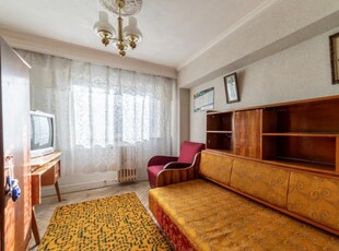 Apartament Cu 3 Camere, Etajul 1 - Centru