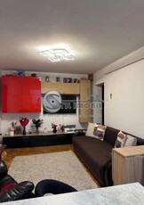 Apartament cu 3 camere, semidecomandat, cu acces la bulevard, in Tatarasi Sud, etaj 2, la 85000 euro.