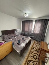 Apartament cu 3 camere, semidecomandat, cu balcon si boxa, la etajul 1 in Nicolina - 102000 euro CASH