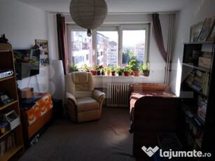 Apartament de vanzare, cu 2 camere, 51 mp, zona-Rogerius