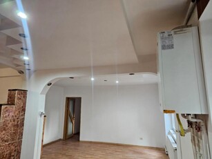 Apartament Decomandat 3 Camere Balcon Renovat La Parter